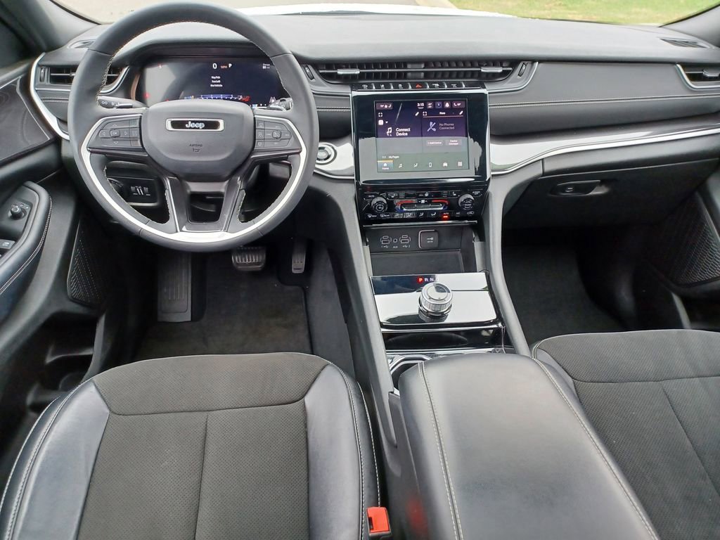 Used 2023 Jeep Grand Cherokee Altitude AWD/4WD image 29