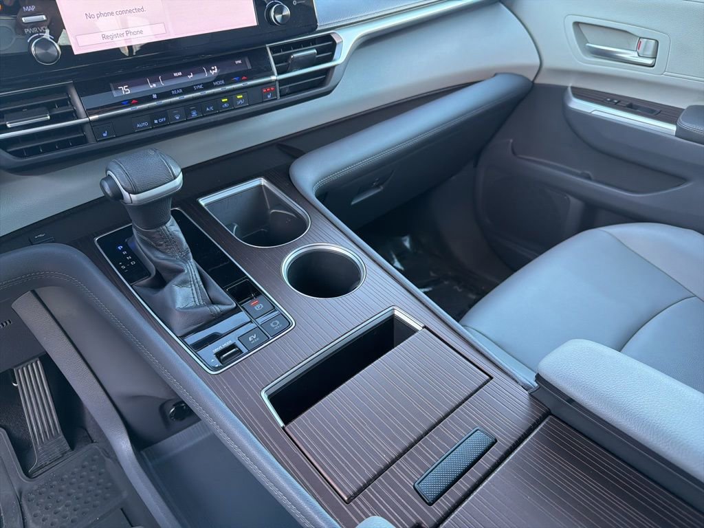 Used 2021 Toyota Sienna XLE image 16