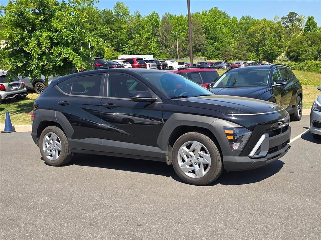 Used 2024 Hyundai Kona SE FWD image 1