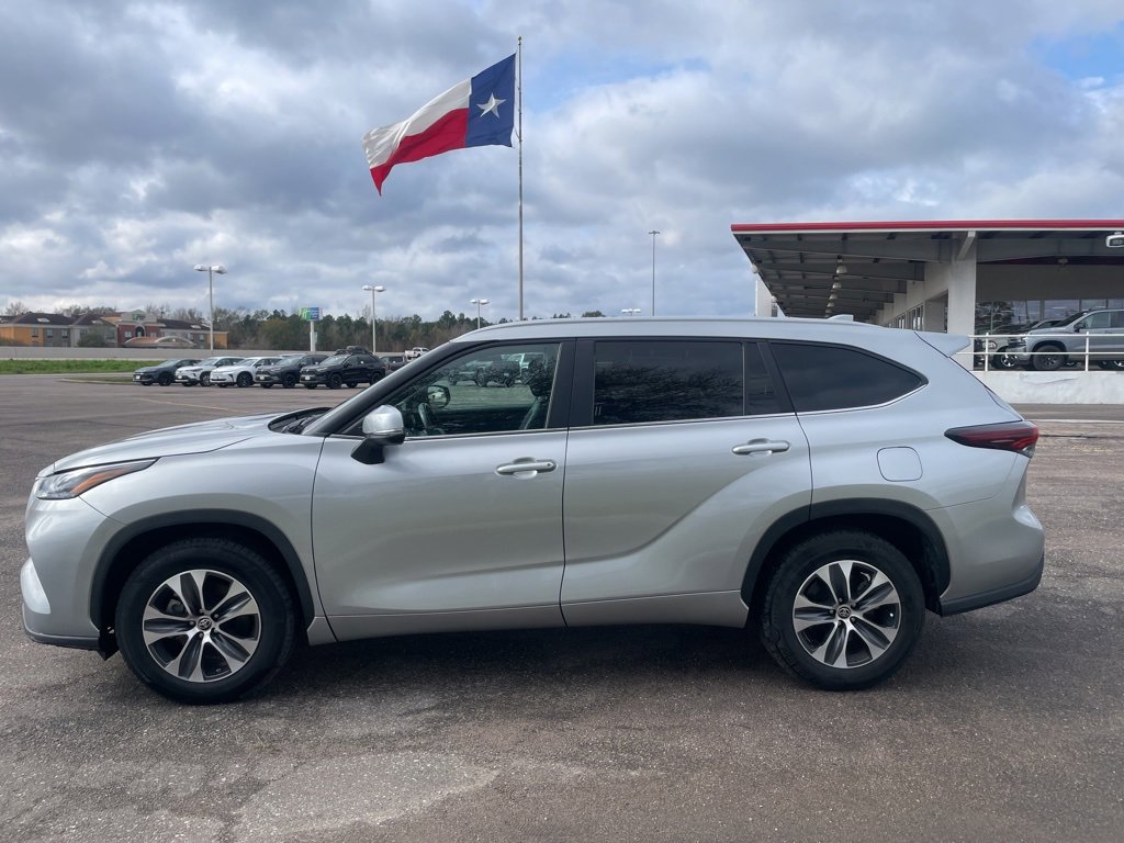 Used 2024 Toyota Highlander XLE image 4