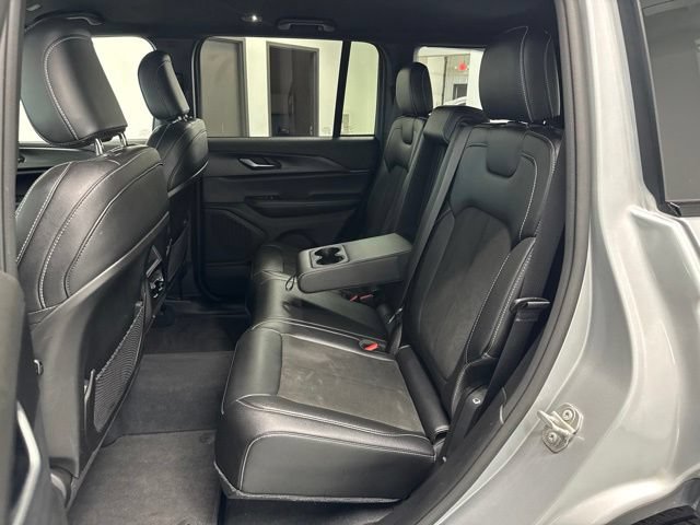 Used 2023 Jeep Grand Cherokee Altitude AWD/4WD image 23