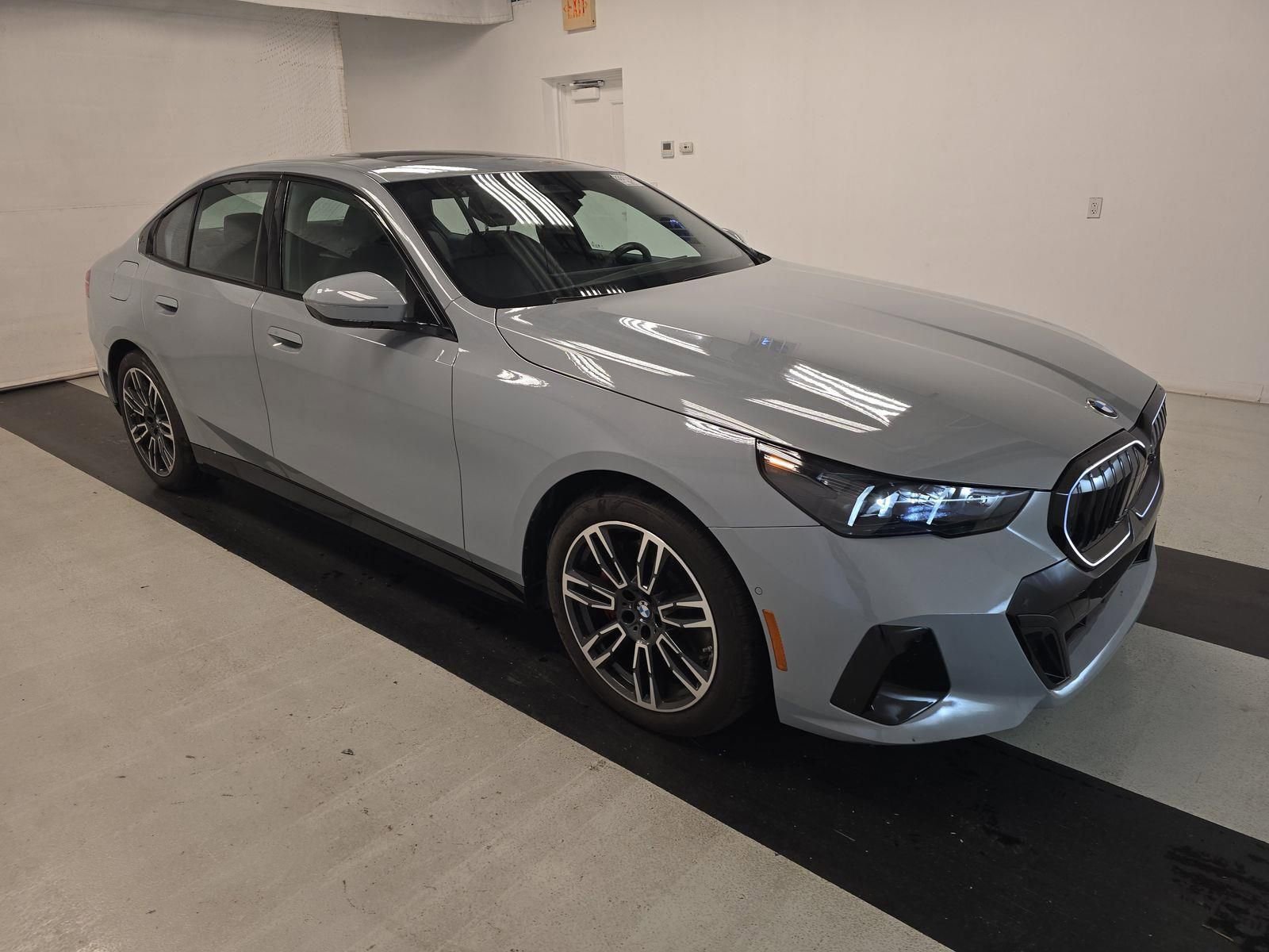 Used 2025 BMW 530i w/ M Sport Package image 3