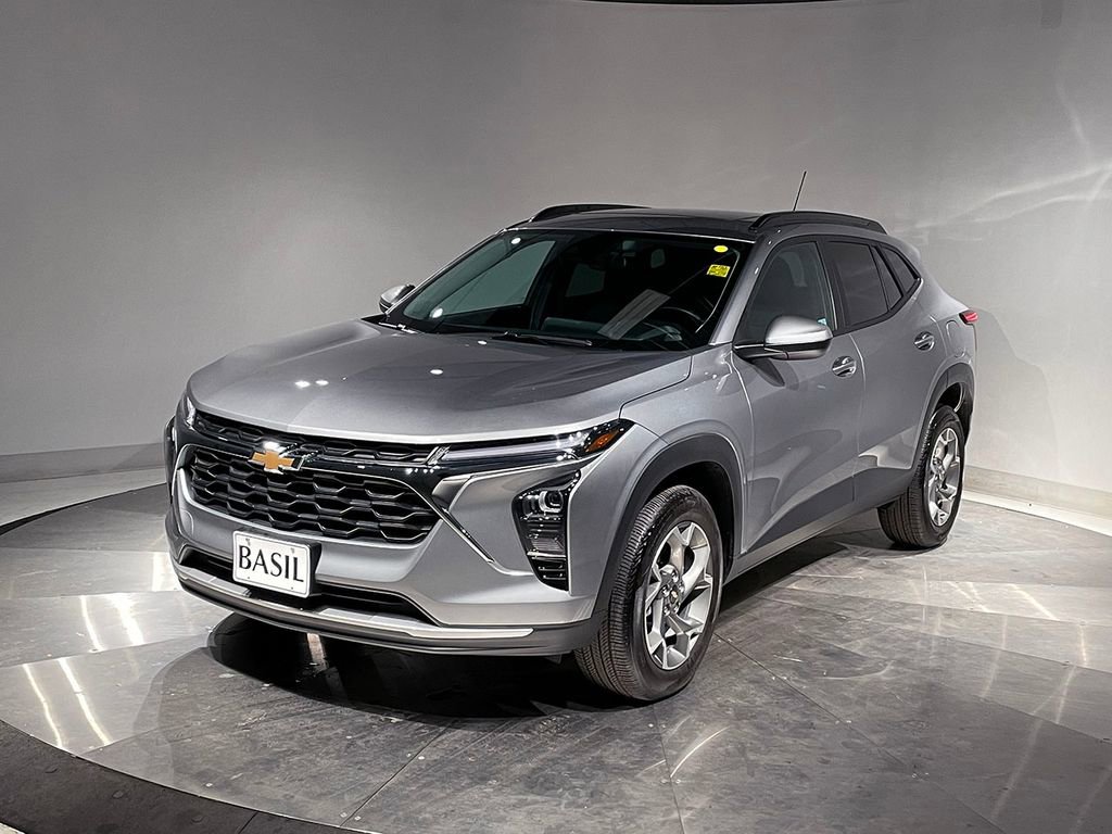 Used 2024 Chevrolet Trax LT w/ Sunroof Package image 8