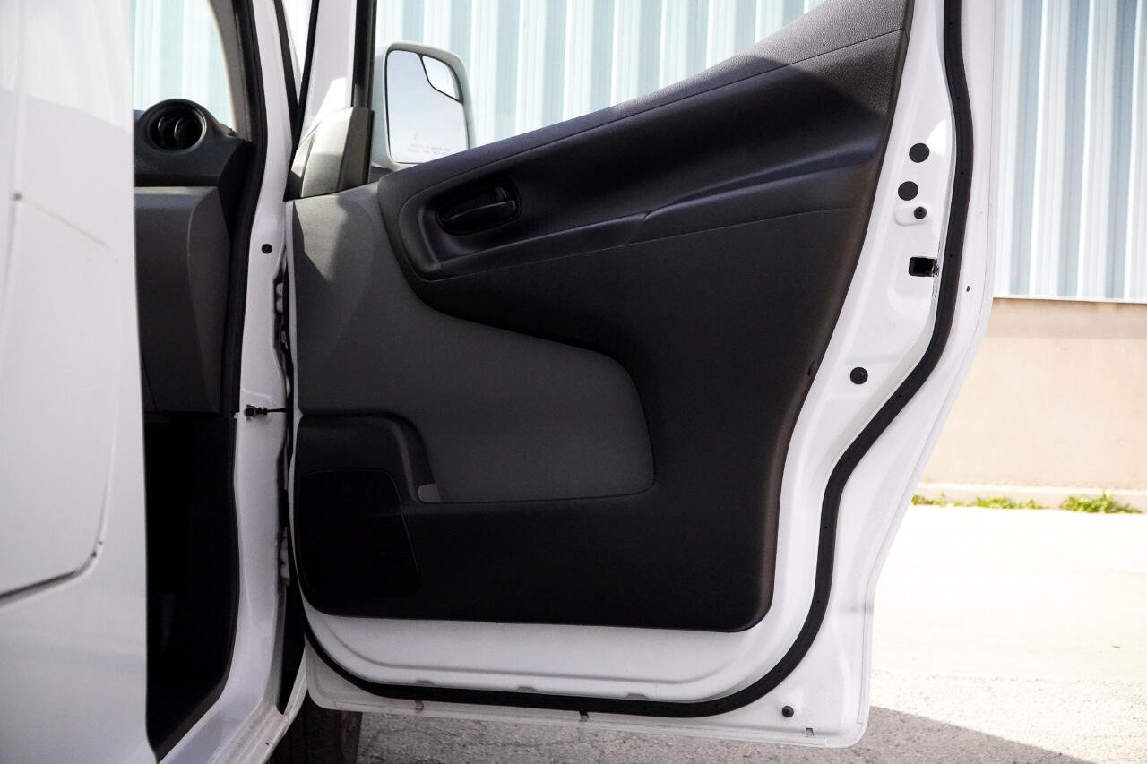 Used 2020 Nissan NV200 SV w/ Sliding Glass Door Package image 25