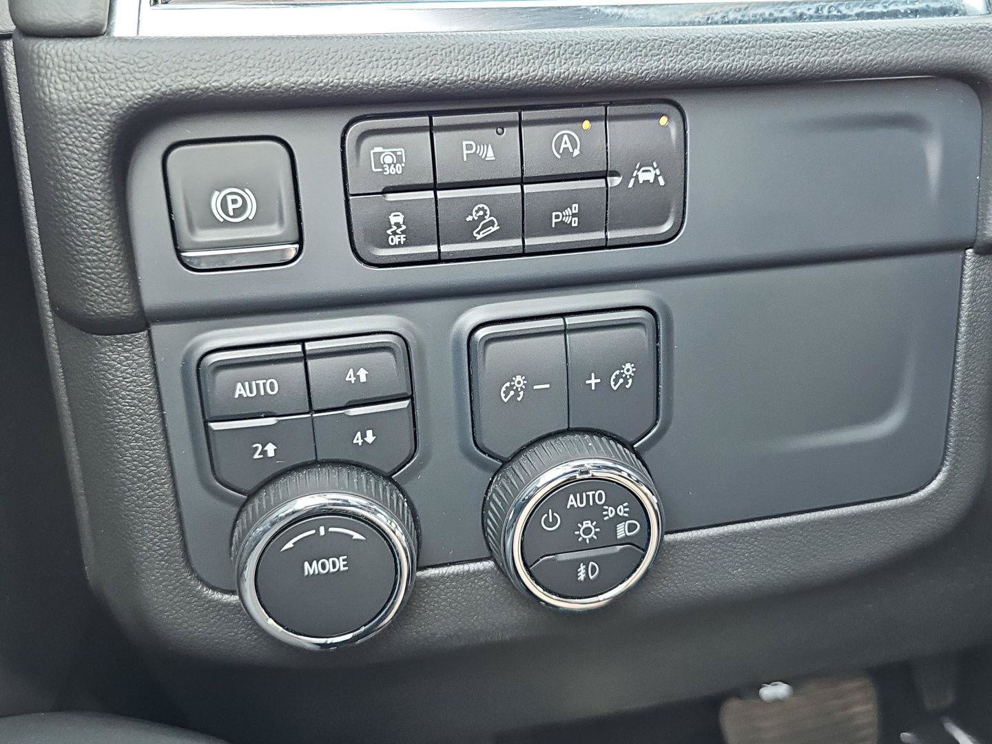 Used 2025 Chevrolet Tahoe Z71 AWD/4WD image 23