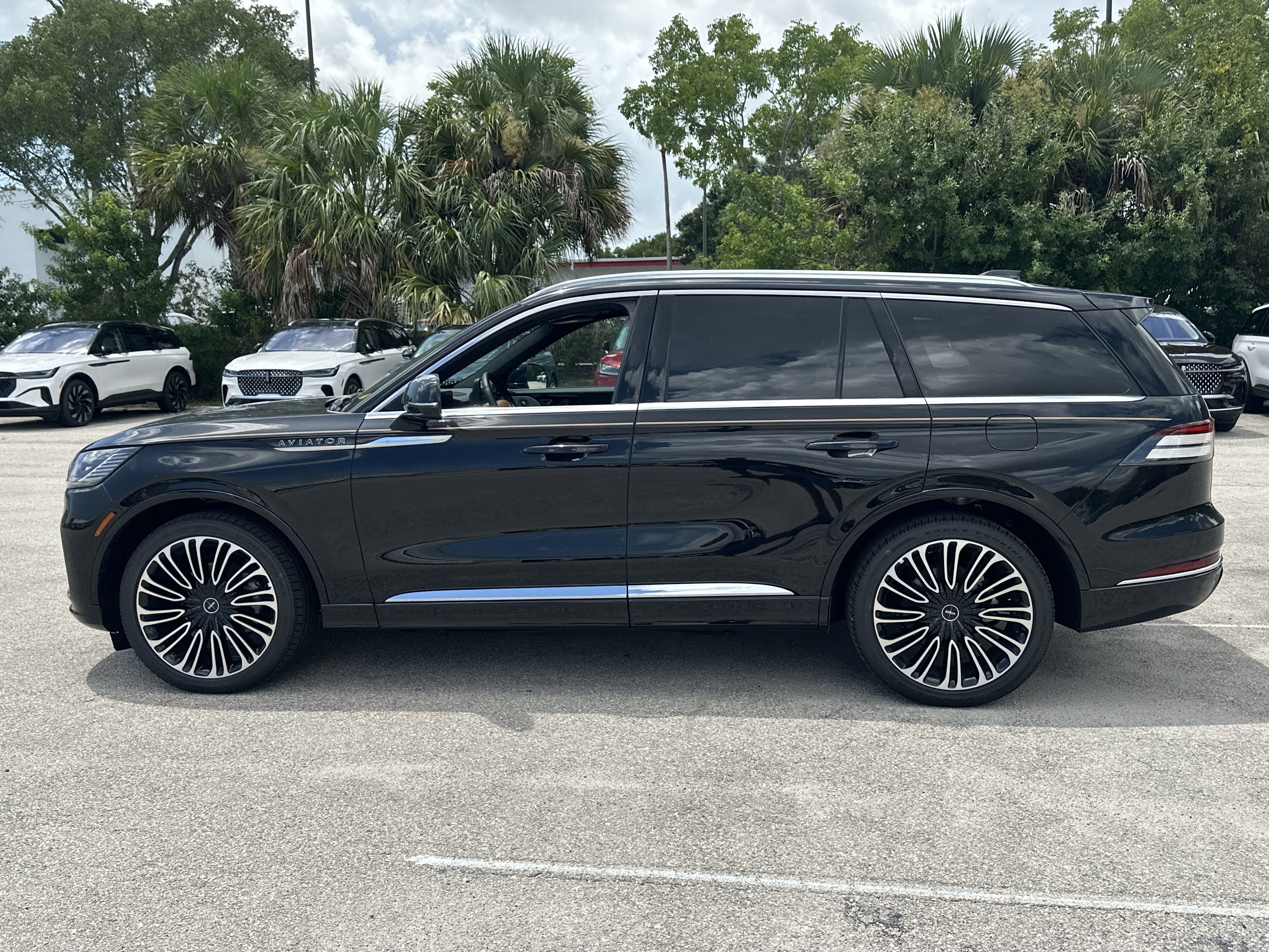 New 2025 Lincoln Aviator Black Label image 9