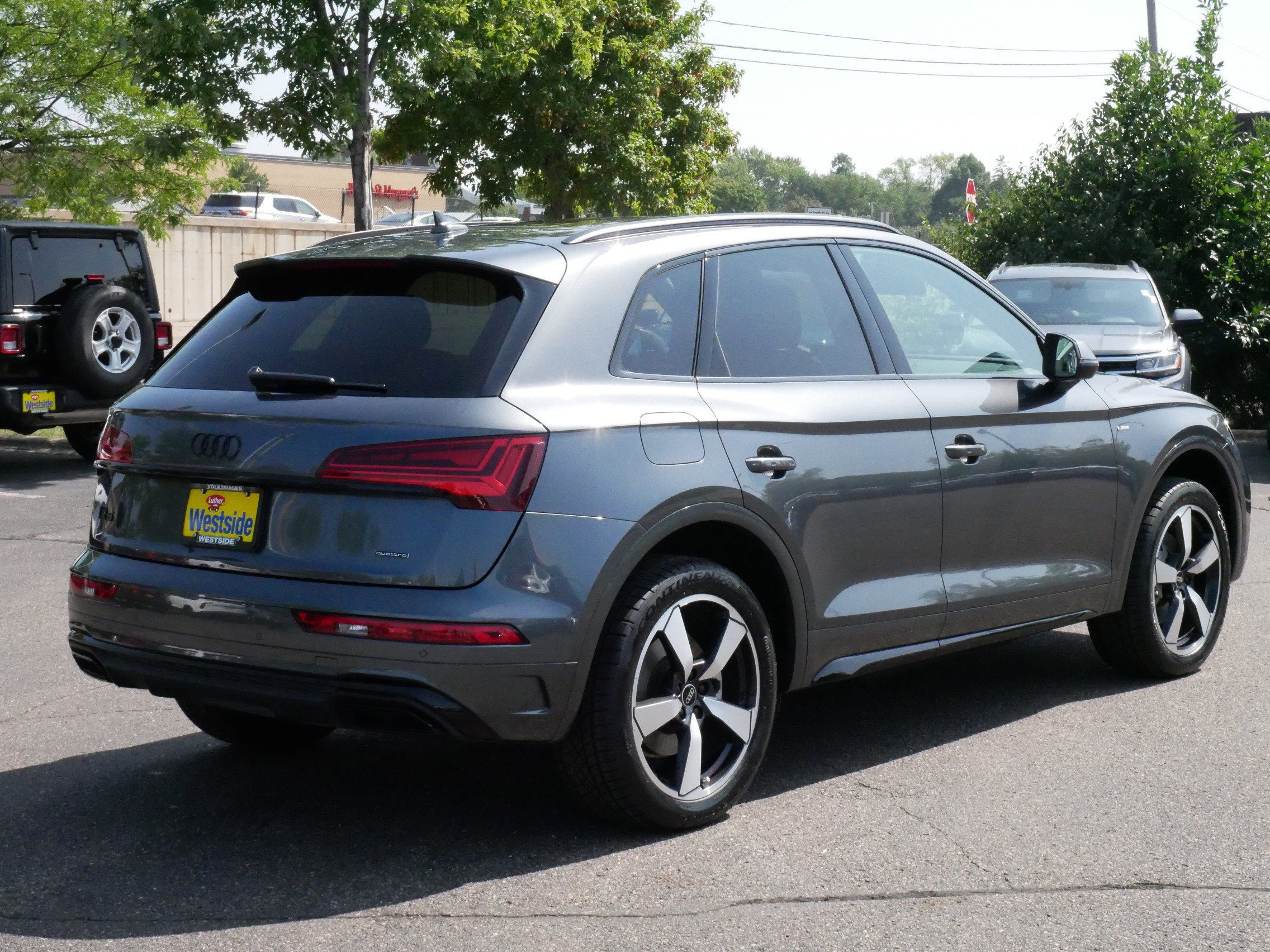 Used 2023 Audi Q5 2.0T Premium Plus w/ Premium Plus Package AWD/4WD image 7