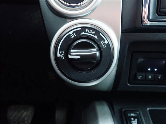 Used 2020 Nissan Titan SL w/ Moonroof Package image 23