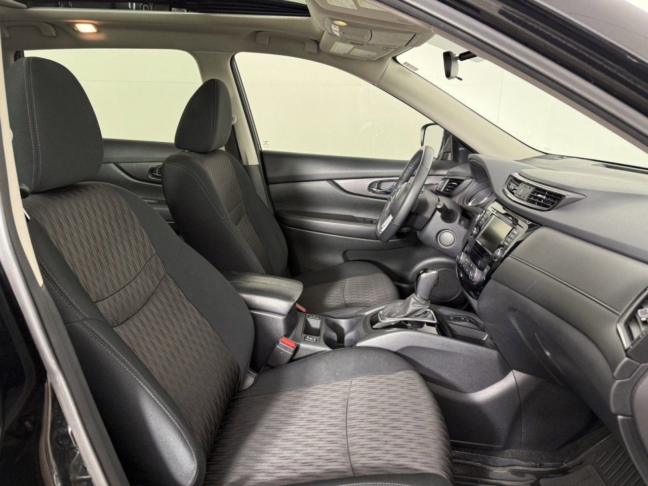 Used 2019 Nissan Rogue SV AWD/4WD image 9