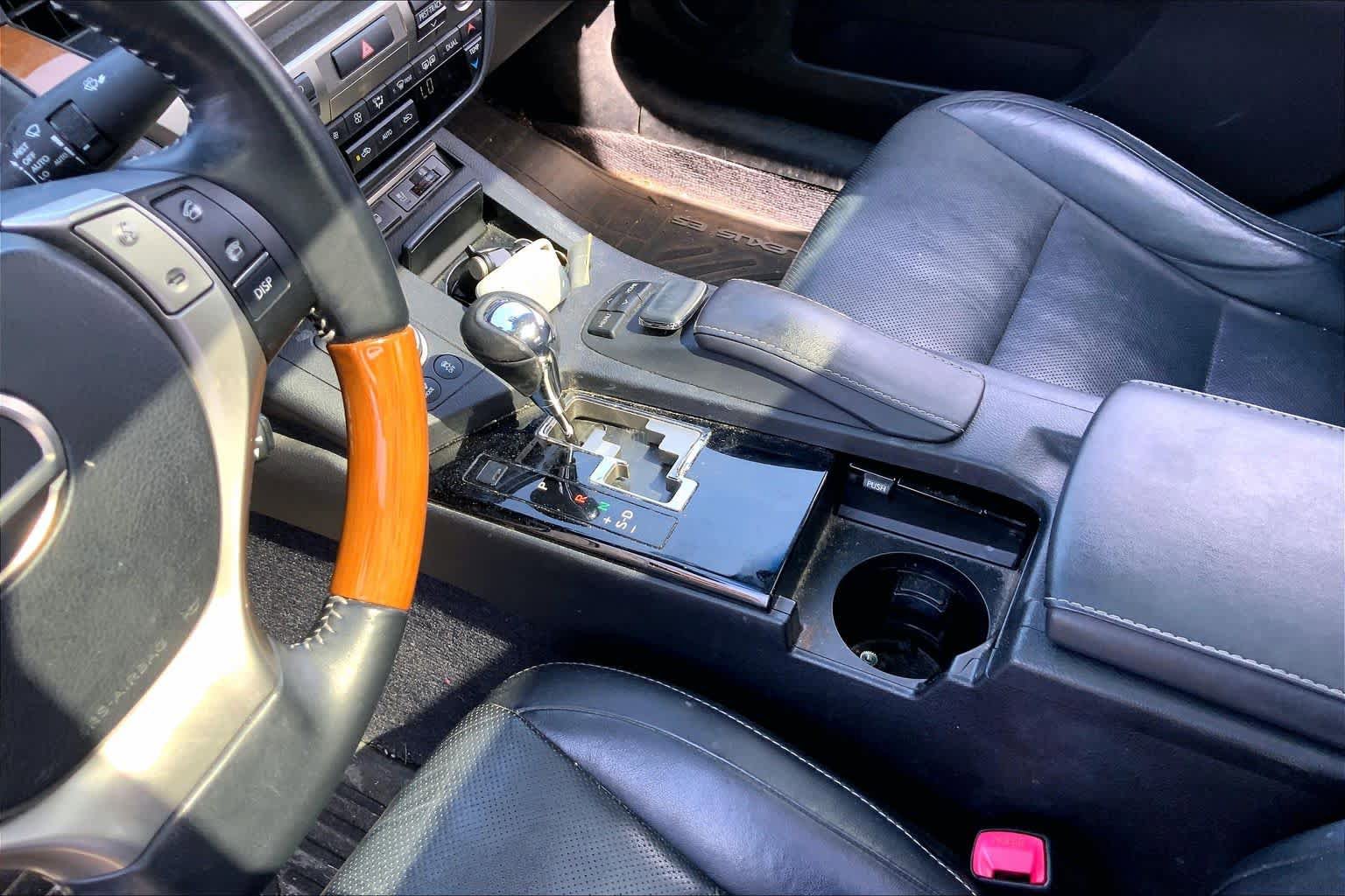 Used 2015 Lexus ES 300h w/ Navigation System Package FWD image 17
