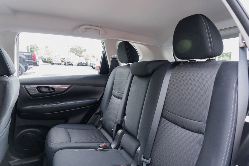 Used 2020 Nissan Rogue S AWD/4WD image 22