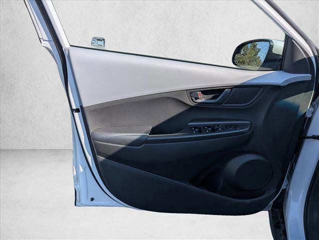 Used 2021 Hyundai Kona SE w/ Cargo Package image 21
