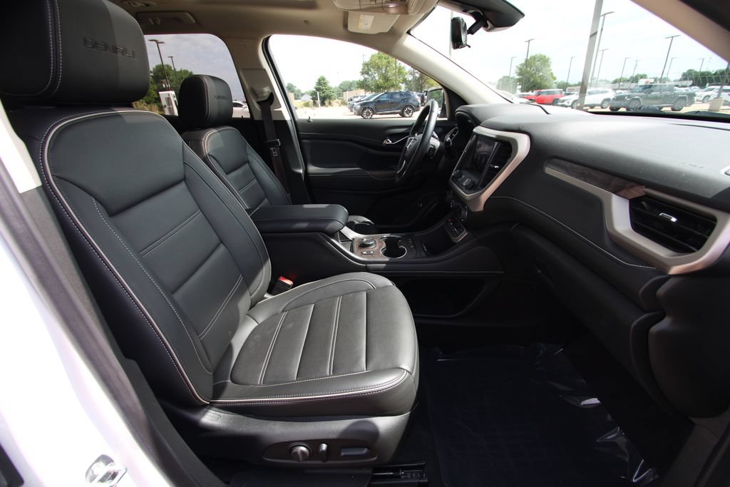 Used 2023 GMC Acadia Denali w/ Denali Ultimate Package AWD/4WD image 8