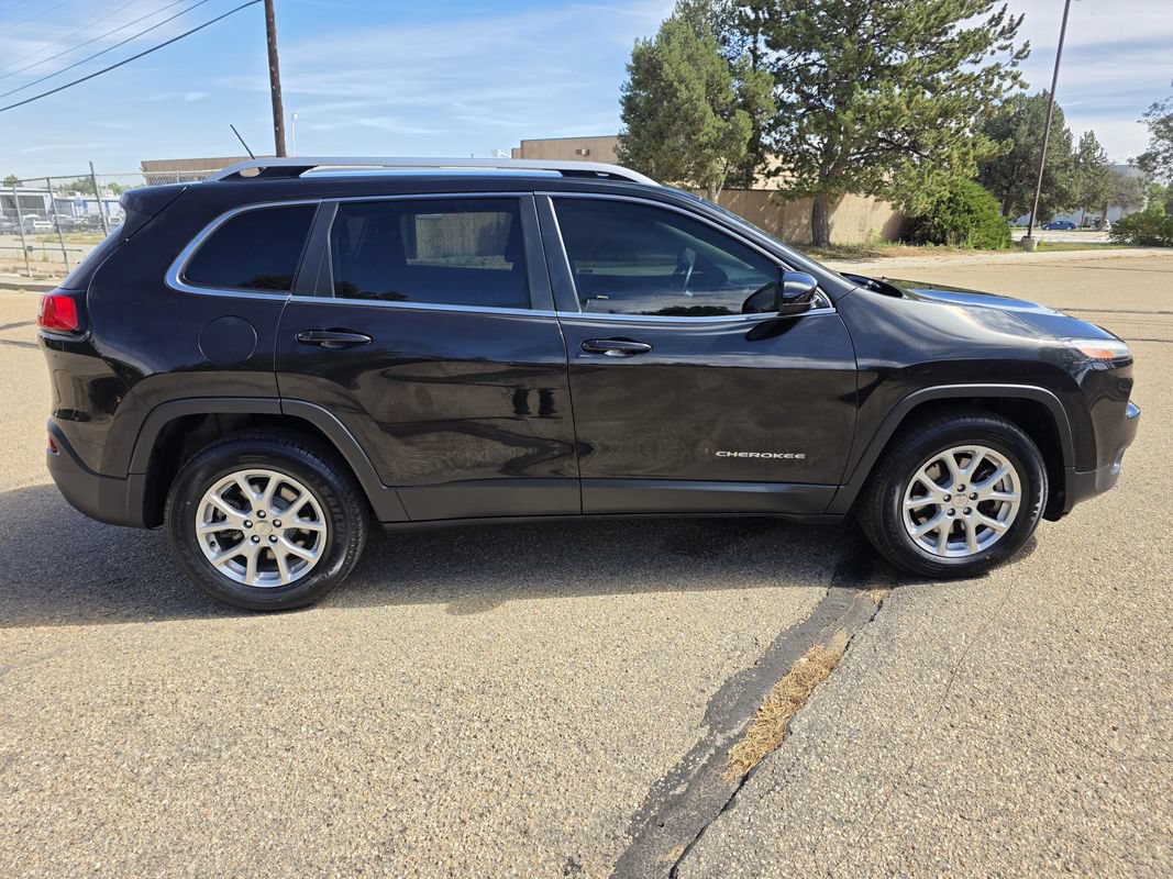 Used 2014 Jeep Cherokee Latitude w/ Cold Weather Group AWD/4WD image 9