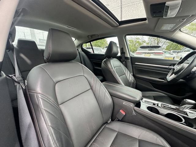 Used 2024 Nissan Altima 2.5 SR w/ SR Premium Package AWD/4WD image 35