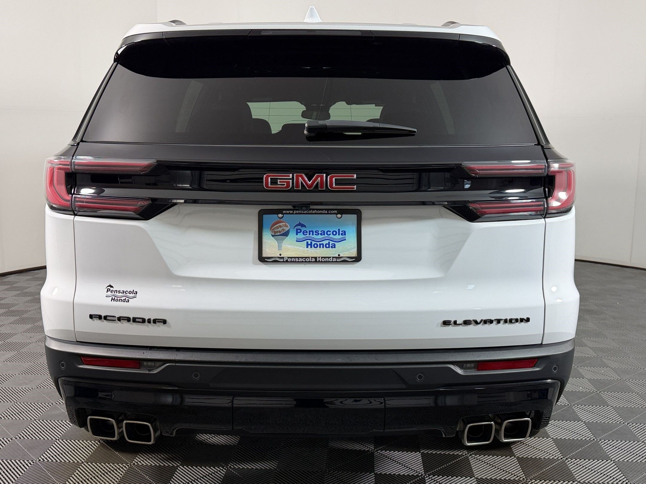 Used 2025 GMC Acadia Elevation w/ Elevation Premium Package FWD image 8