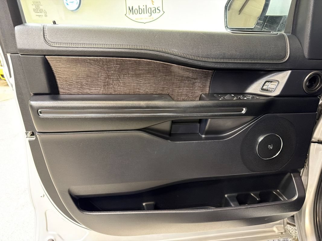 Used 2019 Ford Expedition Max Limited RWD image 16