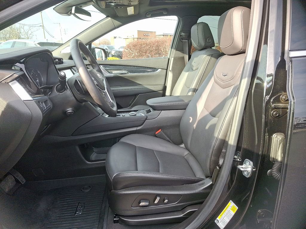 Certified 2025 Cadillac XT5 Premium Luxury w/ LPO, Floor Liner Package image 14