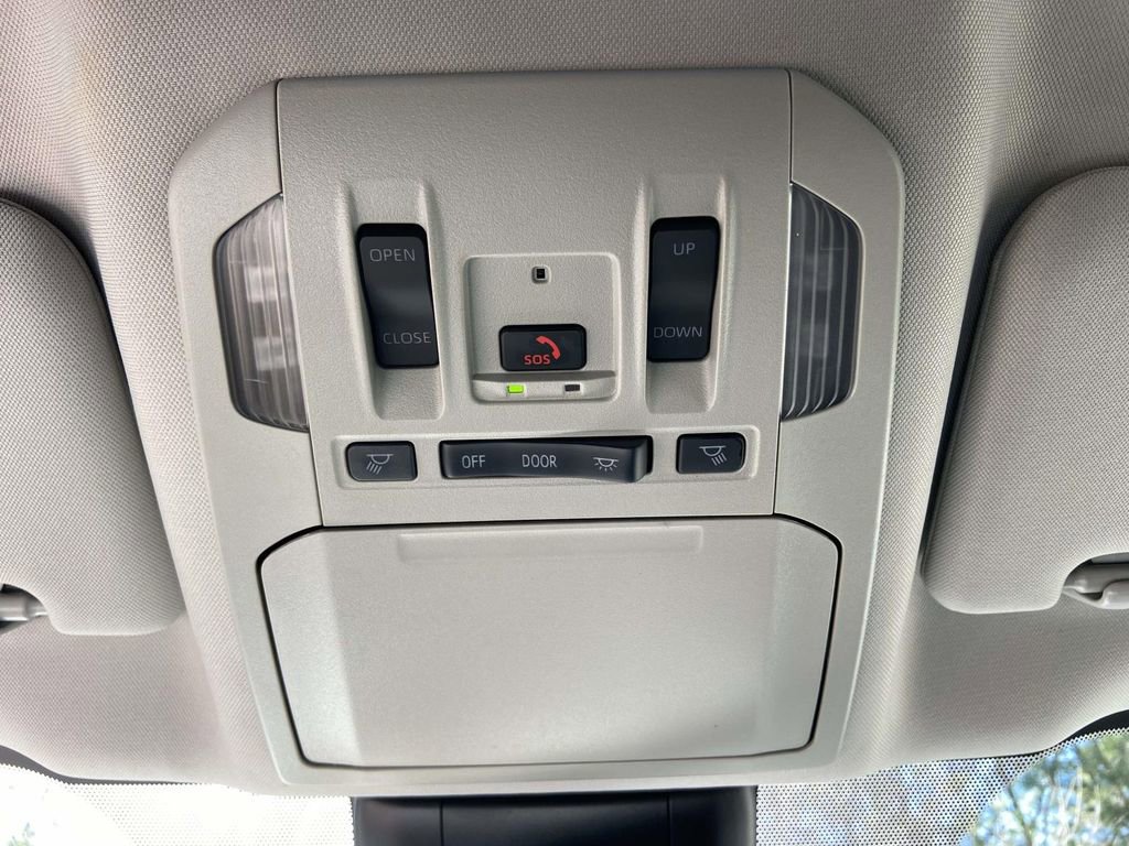 Used 2025 Toyota Highlander XLE image 34