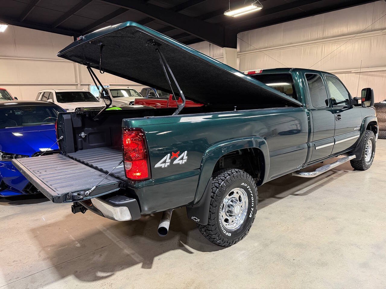 Used 2006 Chevrolet Silverado 2500 LT w/ Heavy-Duty Power Package AWD/4WD image 13