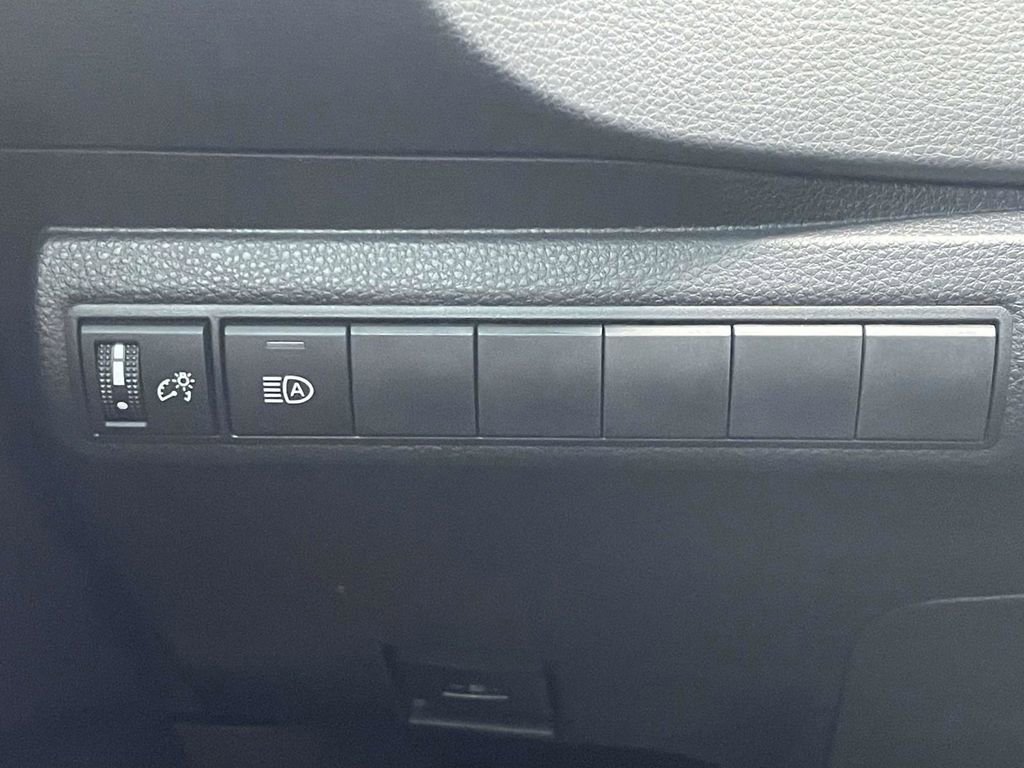Used 2025 Toyota Corolla XSE image 27
