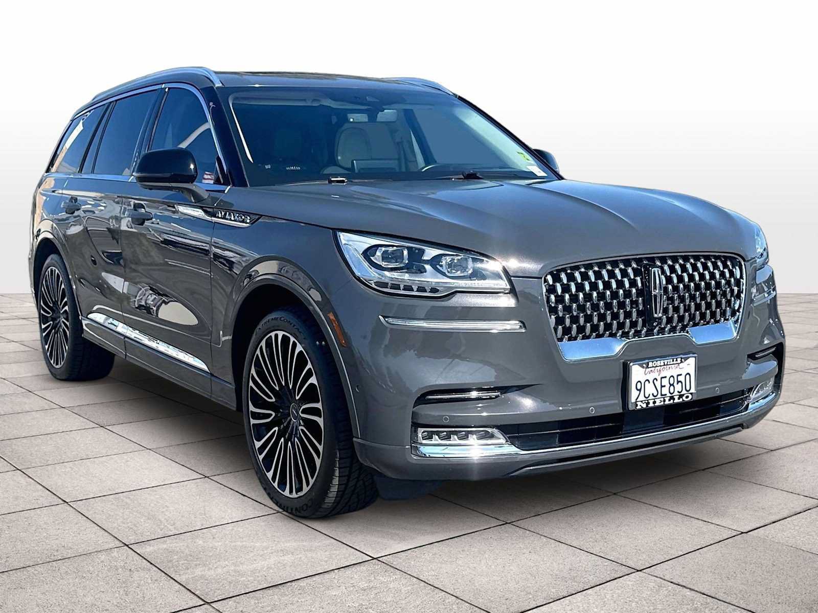 Used 2023 Lincoln Aviator Black Label AWD/4WD image 2