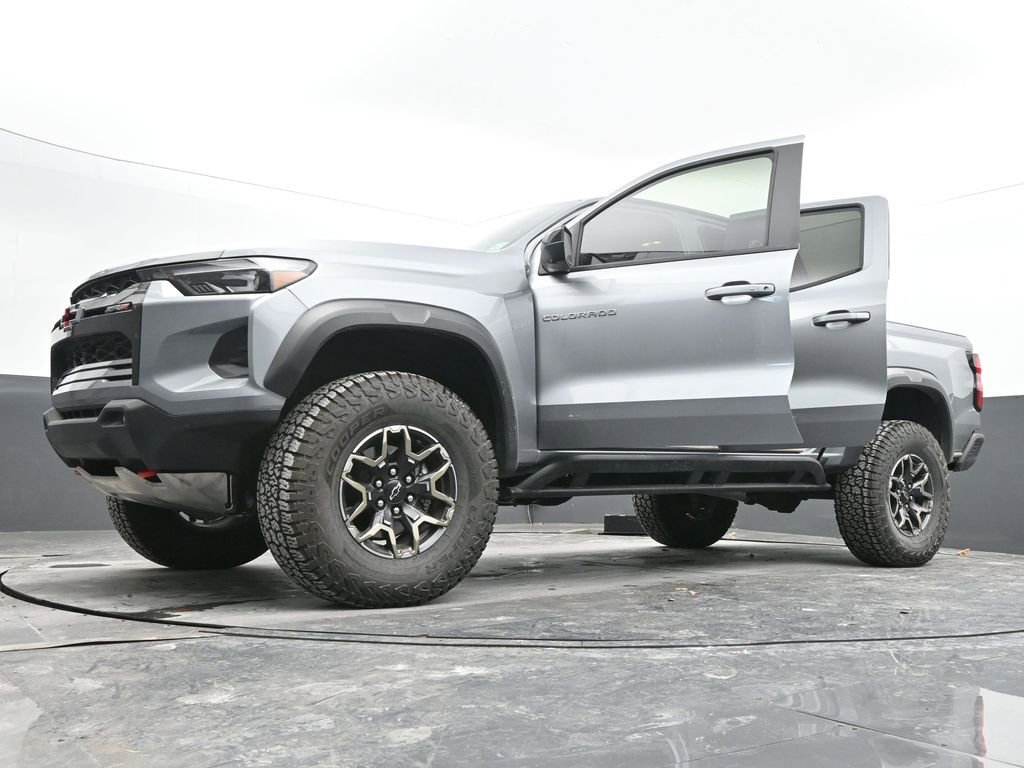 Used 2024 Chevrolet Colorado ZR2 w/ ZR2 Convenience Package III image 70