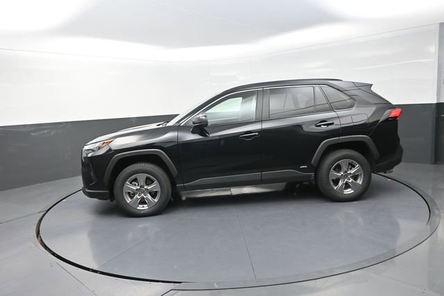 Used 2025 Toyota RAV4 LE image 41