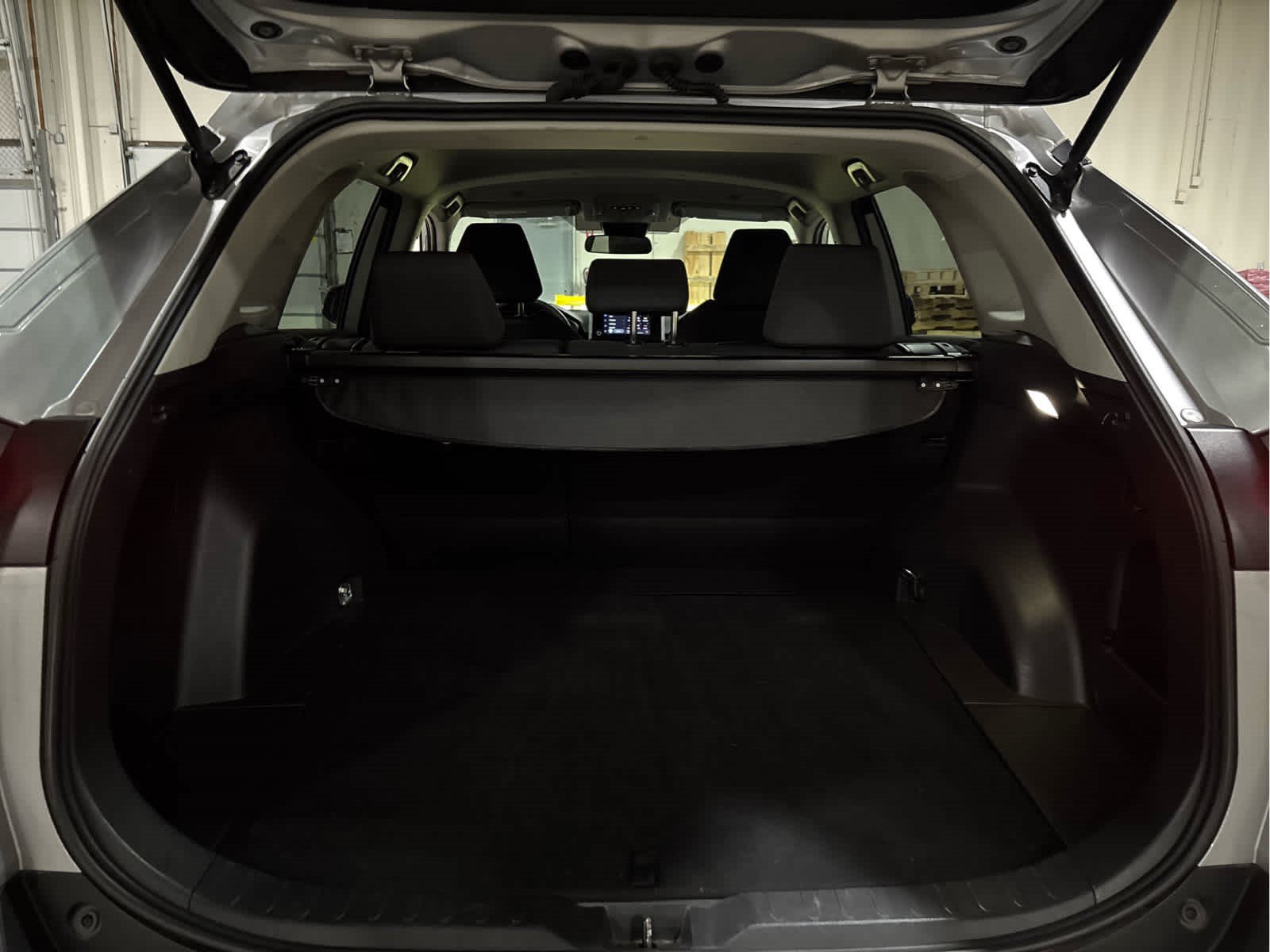 Used 2025 Toyota RAV4 XLE AWD/4WD image 7