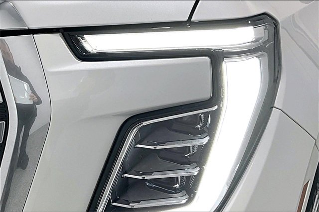 Used 2025 GMC Yukon Denali w/ Sun & Power Step Package image 32