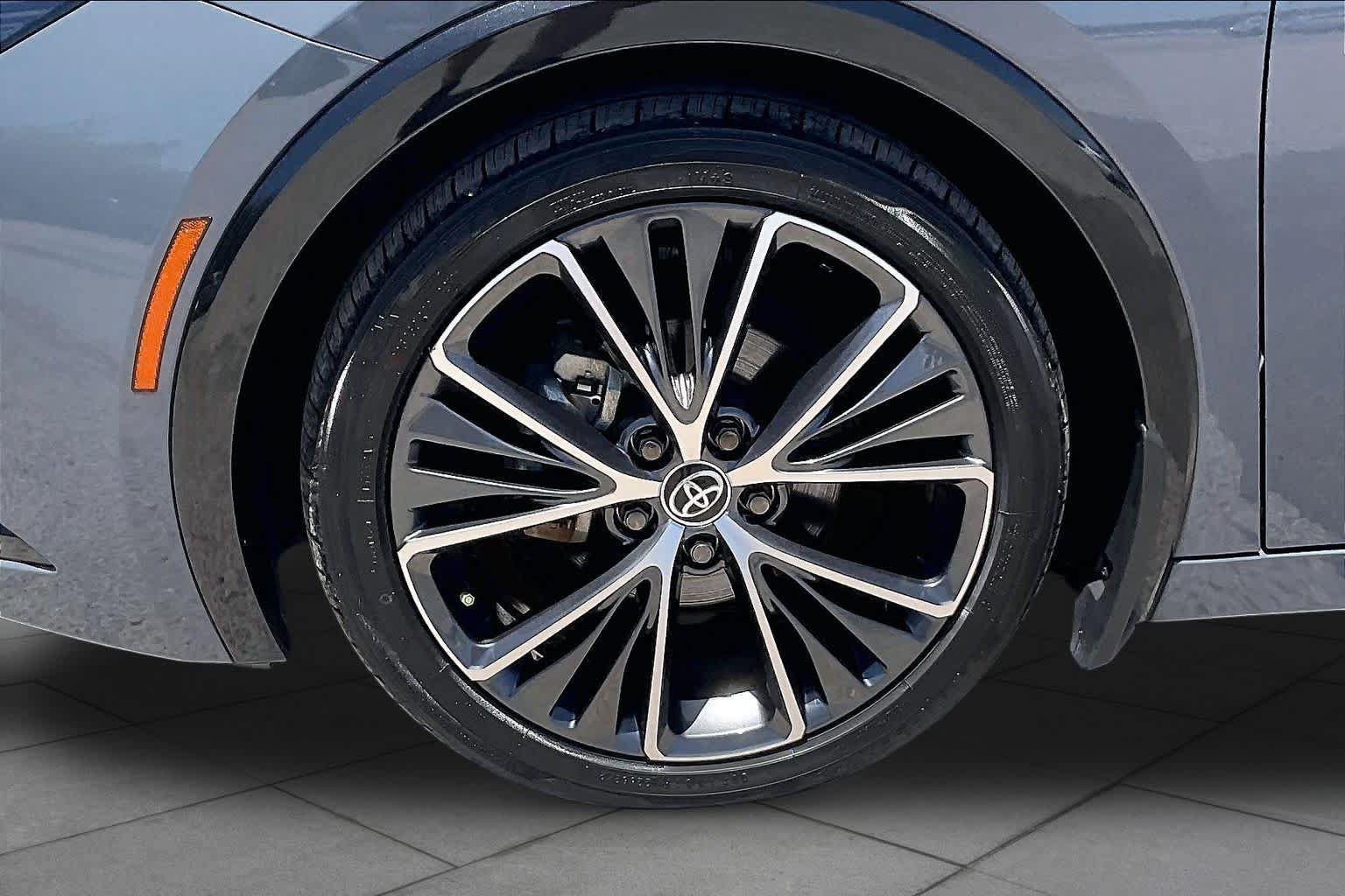 Used 2024 Toyota Prius XLE FWD image 11
