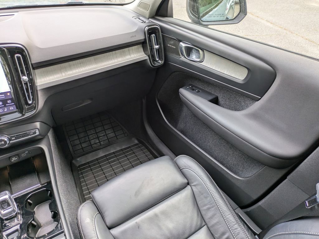 Certified 2023 Volvo XC40 B5 Ultimate w/ Climate Package AWD/4WD image 17