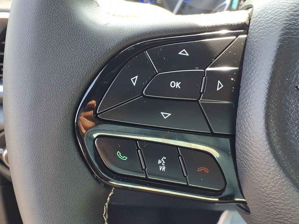 Certified 2025 Chrysler Pacifica Limited FWD image 11