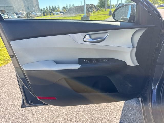 Used 2023 Kia Forte LXS w/ LXS Technology Package FWD image 19