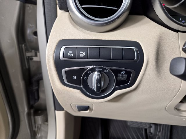 Used 2019 Mercedes-Benz GLC 300 4MATIC image 26
