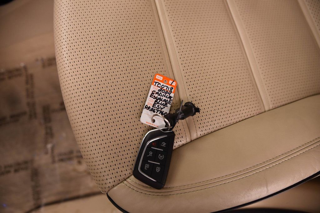 Used 2024 Cadillac Escalade ESV Premium Luxury image 26