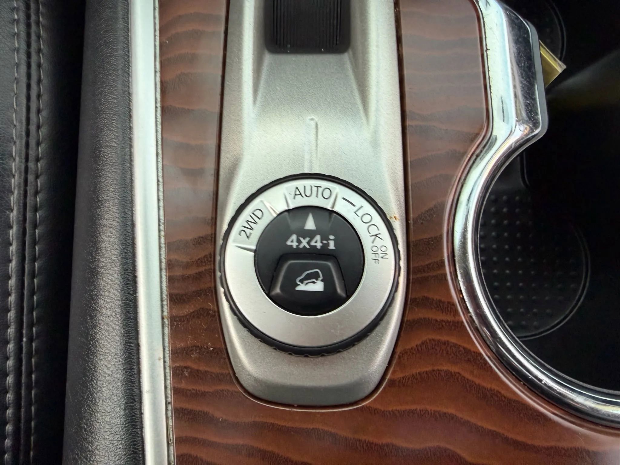 Used 2018 Nissan Pathfinder Platinum w/ Cargo Package image 28