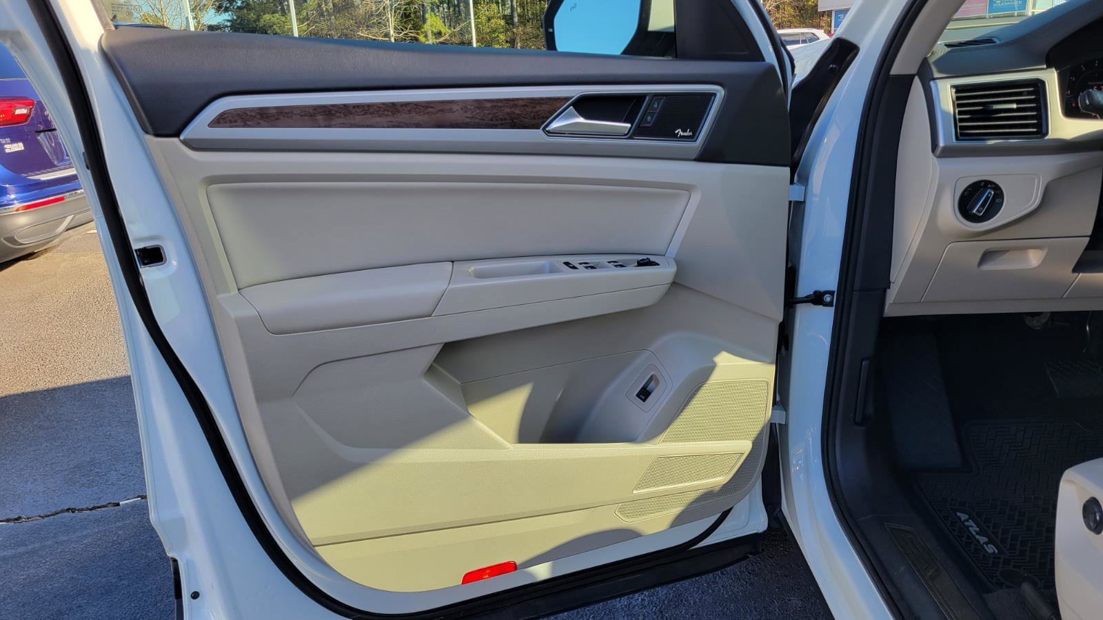 Used 2019 Volkswagen Atlas SEL Premium image 18