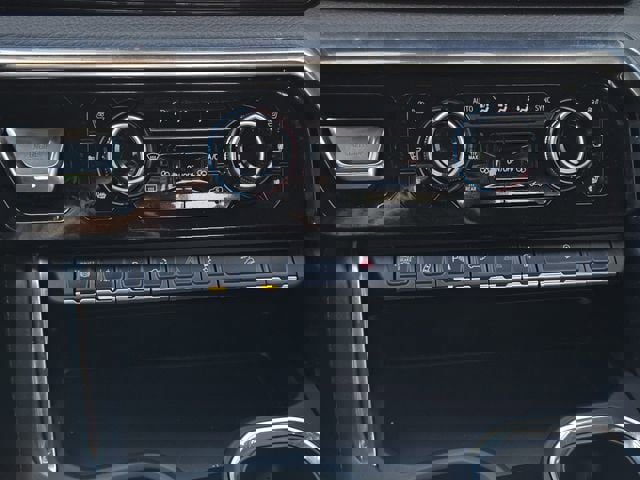 Used 2025 GMC Sierra 3500 Denali w/ Denali Reserve Package image 19