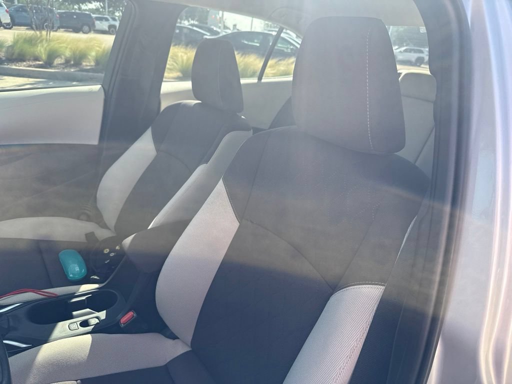 Used 2026 Toyota Corolla LE FWD image 5