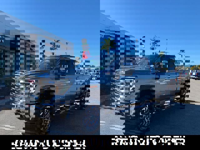 New 2026 GMC Sierra 2500 SLT w/ SLT Premium Package