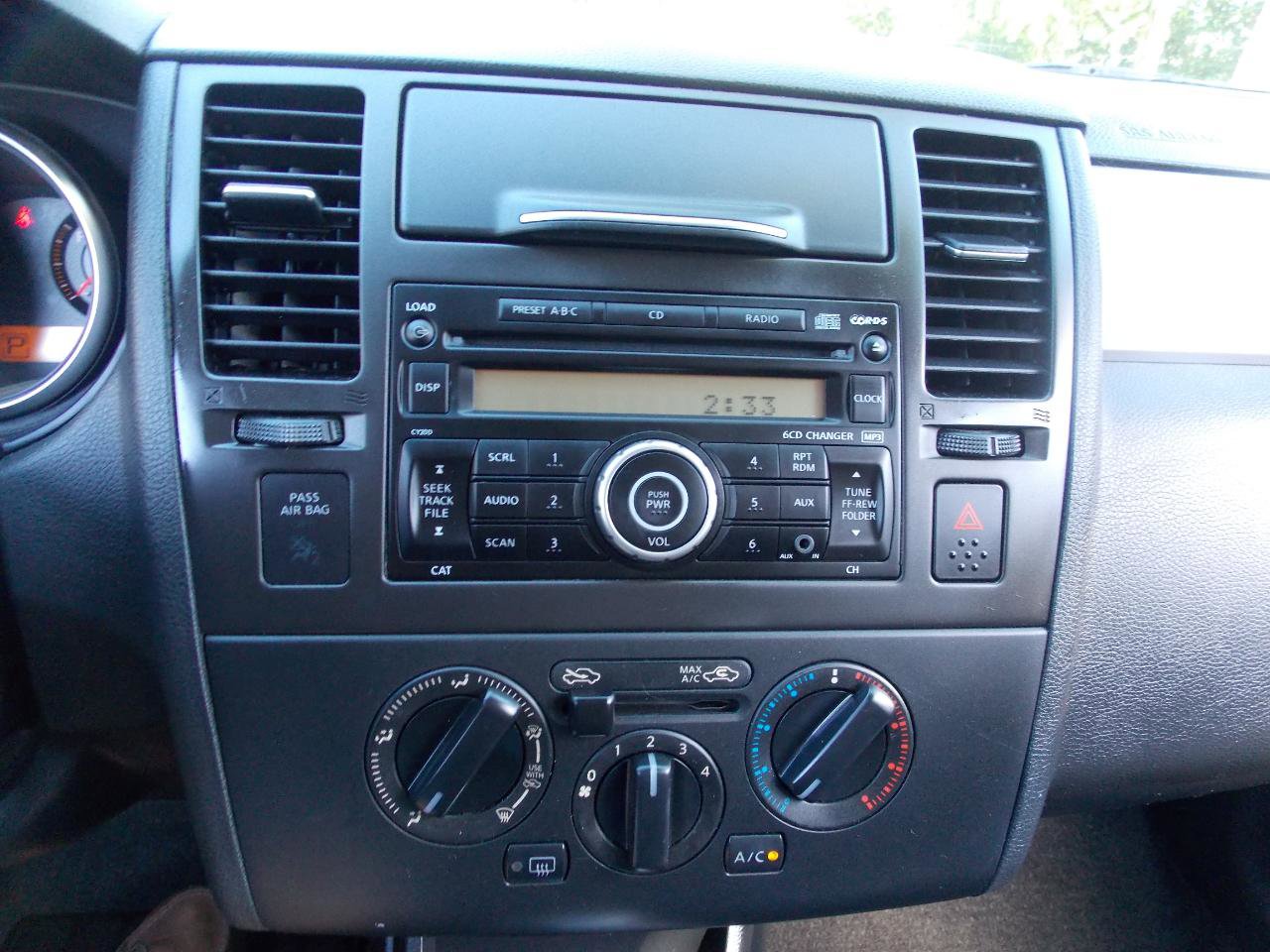 Used 2007 Nissan Versa Hatchback FWD image 12