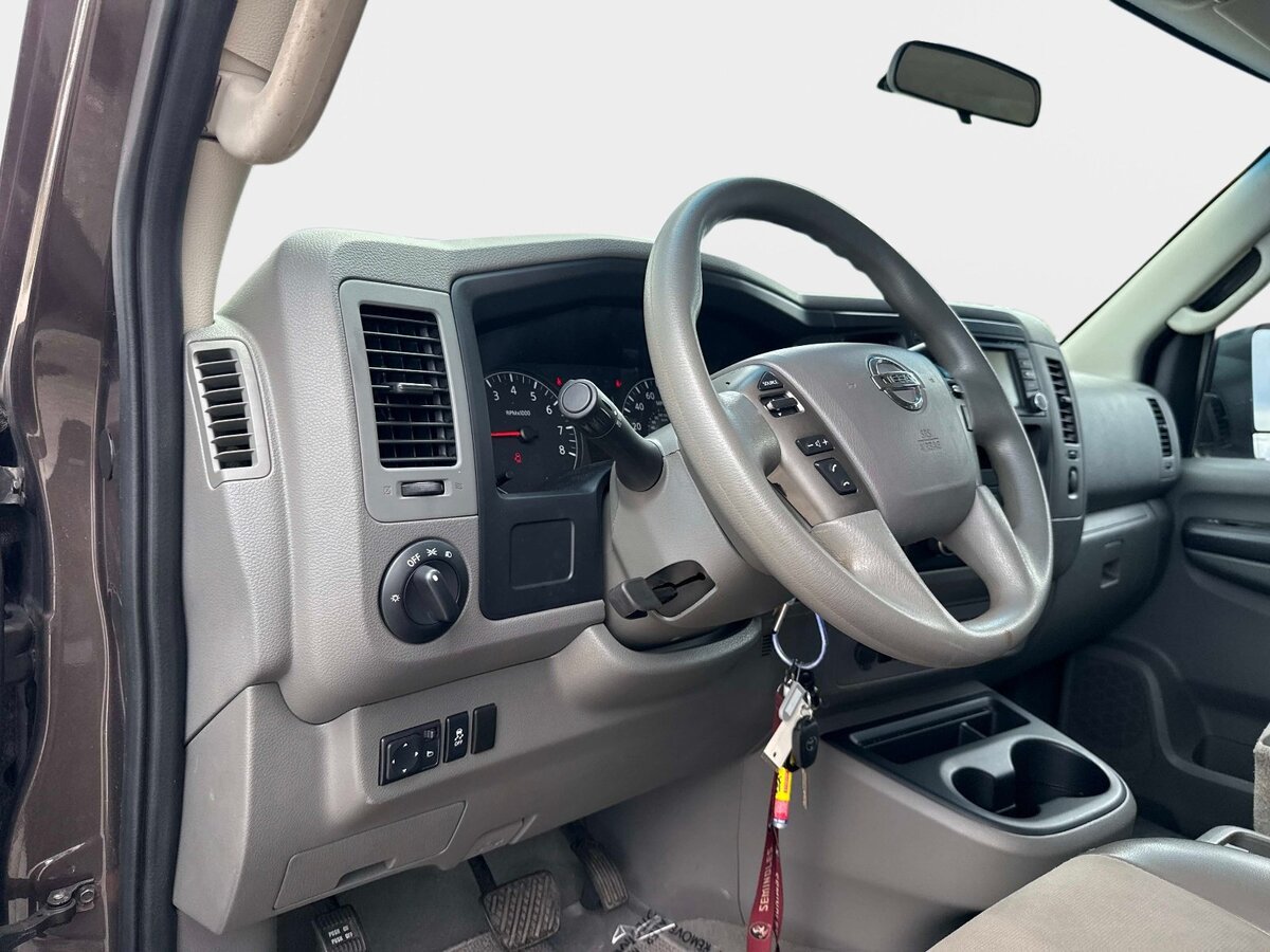 Used 2015 Nissan NV 3500 SV w/ Technology Package RWD image 17