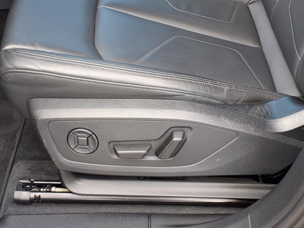 Used 2024 Audi Q3 2.0T Premium Plus w/ Premium Plus Package AWD/4WD image 12