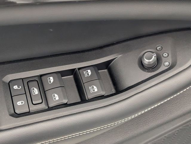 Used 2023 Jeep Grand Cherokee Altitude image 11