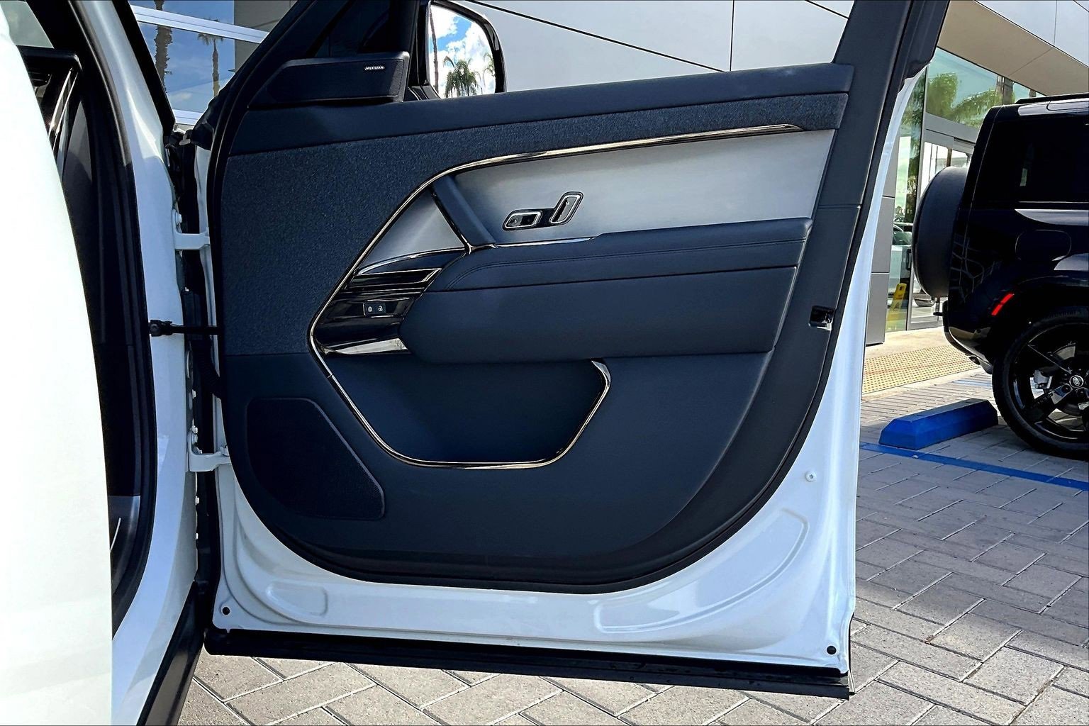 Used 2025 Land Rover Range Rover Sport SE image 24