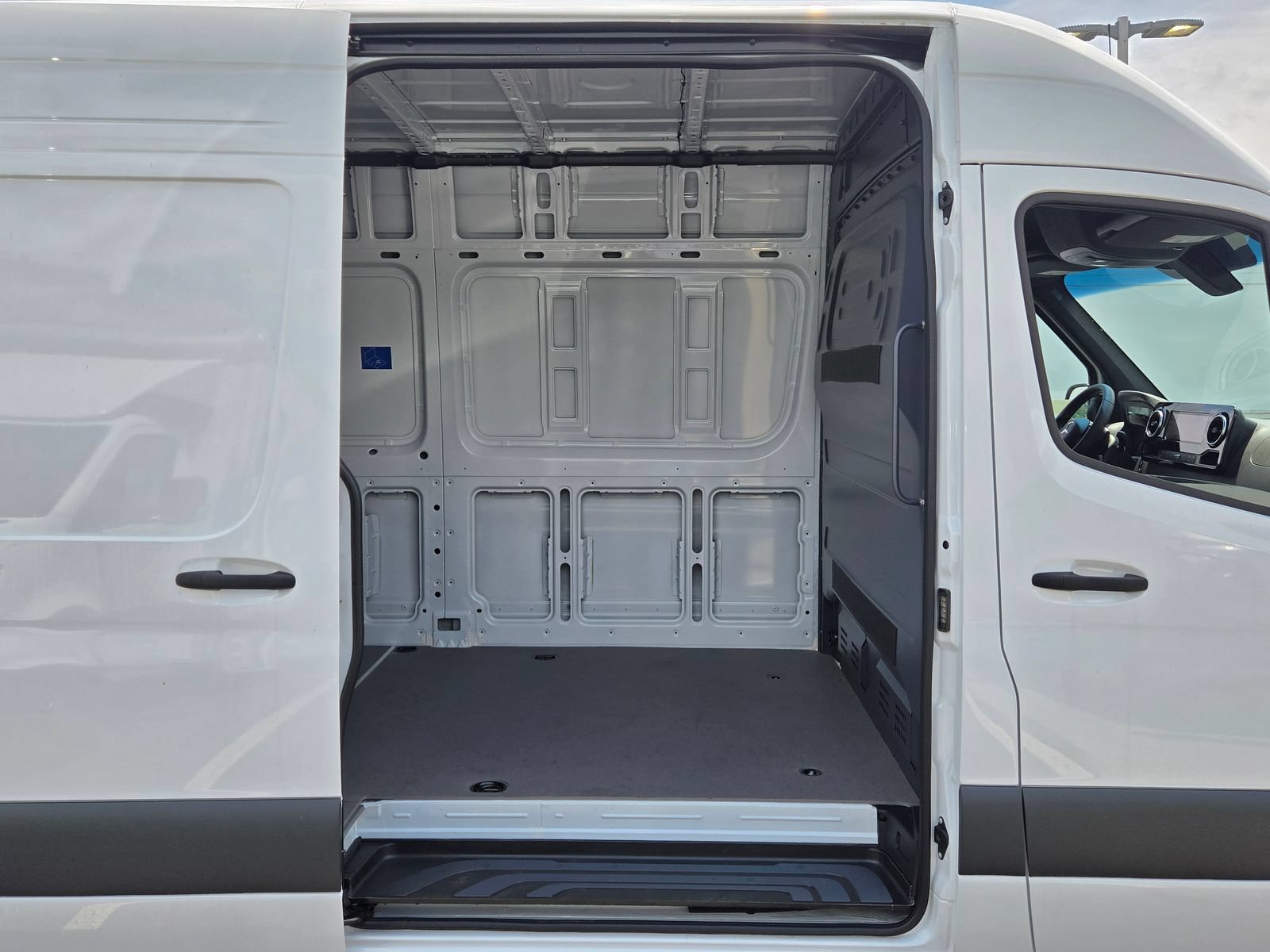 New 2025 Mercedes-Benz eSprinter 170 Cargo image 30
