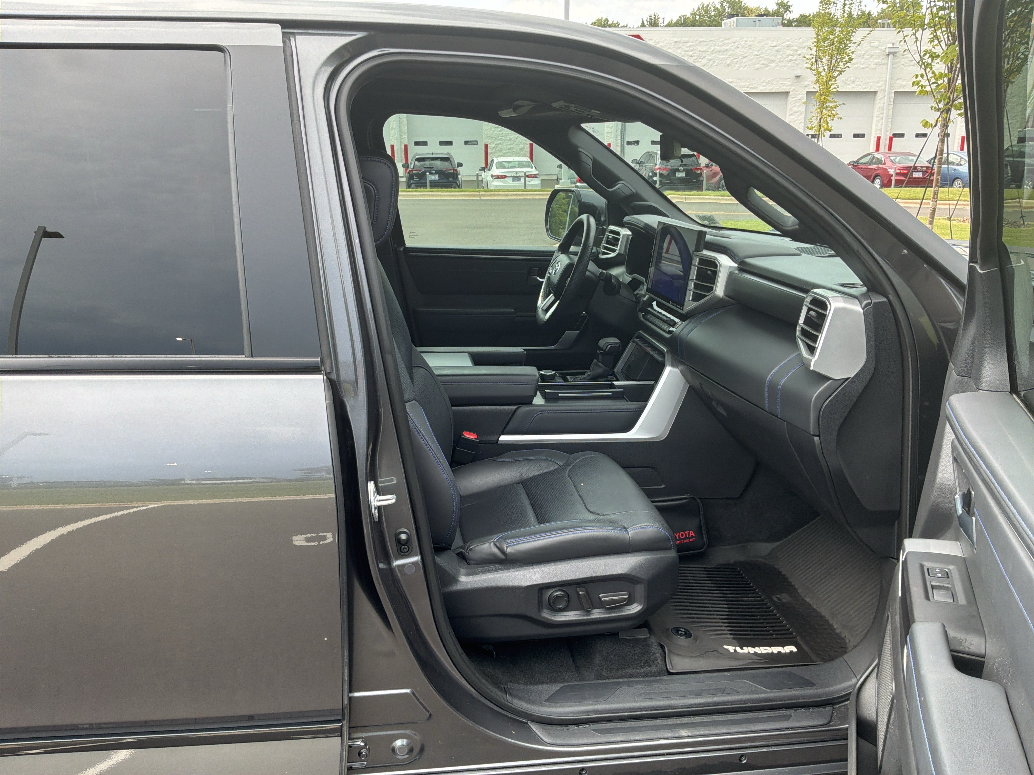 Used 2024 Toyota Tundra Platinum w/ TRD Off-Road Package AWD/4WD image 32