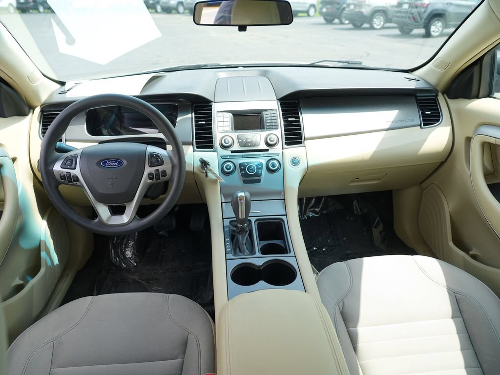 Used 2018 Ford Taurus SE FWD image 25