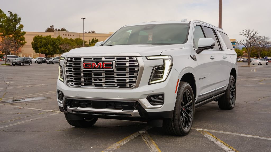 New 2026 GMC Yukon XL Denali w/ Sun & Power Step Package AWD/4WD image 2